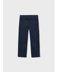 Bernumode | Mayoral: Базовые брюки на мальчика 19,42 € Эти стильные брюки для мальчика выполнены из 98% хлопка и 2% эластана, что делает их комфортными и эластичными для активных детей. Брюки с классической посадкой, с карманами спереди и сзади, идеально подходят для повседневного ношения. Кнопка на поясе и качественная отделка придают им элегантный вид. Универсальный темно-синий цвет позволяет легко сочетать их с различной одеждой, а состав ткани гарантирует долговечность и комфорт. Bernumode | Mayoral: Базовые брюки на мальчика 19,42 € Эти стильные брюки для мальчика выполнены из 98% хлопка и 2% эластана, что делает их комфортными и эластичными для активных детей. Брюки с классической посадкой, с карманами спереди и сзади, идеально подходят для повседневного ношения. Кнопка на поясе и качественная отделка придают им элегантный вид. Универсальный темно-синий цвет позволяет легко сочетать их с различной одеждой, а состав ткани гарантирует долговечность и комфорт.