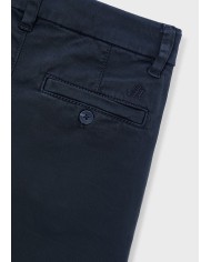 Bernumode | Mayoral: Базовые брюки на мальчика 19,42 € Эти стильные брюки для мальчика выполнены из 98% хлопка и 2% эластана, что делает их комфортными и эластичными для активных детей. Брюки с классической посадкой, с карманами спереди и сзади, идеально подходят для повседневного ношения. Кнопка на поясе и качественная отделка придают им элегантный вид. Универсальный темно-синий цвет позволяет легко сочетать их с различной одеждой, а состав ткани гарантирует долговечность и комфорт. Bernumode | Mayoral: Базовые брюки на мальчика 19,42 € Эти стильные брюки для мальчика выполнены из 98% хлопка и 2% эластана, что делает их комфортными и эластичными для активных детей. Брюки с классической посадкой, с карманами спереди и сзади, идеально подходят для повседневного ношения. Кнопка на поясе и качественная отделка придают им элегантный вид. Универсальный темно-синий цвет позволяет легко сочетать их с различной одеждой, а состав ткани гарантирует долговечность и комфорт.
