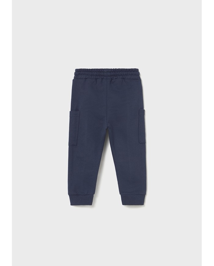 Bernumode | Mayoral: Sporta tērps mazuļiem 3 daļās (2 bikses + džemperis ar rāvējslēdzēju) 32,64 € Sporta tērps mazulim, kas sastāv no 3 daļām: divi bikses un jaka ar rāvējslēdzēju. Tērps ir izgatavots no mīksta un ērtīga auduma (60% kokvilna, 39% poliesters, 1% elastāns), nodrošinot komfortu jebkurā situācijā. Uz jakas ir jauks druka ar lāču attēlu, kas piešķir komplektam īpašu šarmu. Biksēm ir elastīga josta un ērts piegriezums, ideāli piemērots aktīvām spēlēm un pastaigām. Šis tērps ir lieliska izvēle mazajiem modes cienītājiem, kuriem svarīgi ir stils un komforts. Bernumode | Mayoral: Sporta tērps mazuļiem 3 daļās (2 bikses + džemperis ar rāvējslēdzēju) 32,64 € Sporta tērps mazulim, kas sastāv no 3 daļām: divi bikses un jaka ar rāvējslēdzēju. Tērps ir izgatavots no mīksta un ērtīga auduma (60% kokvilna, 39% poliesters, 1% elastāns), nodrošinot komfortu jebkurā situācijā. Uz jakas ir jauks druka ar lāču attēlu, kas piešķir komplektam īpašu šarmu. Biksēm ir elastīga josta un ērts piegriezums, ideāli piemērots aktīvām spēlēm un pastaigām. Šis tērps ir lieliska izvēle mazajiem modes cienītājiem, kuriem svarīgi ir stils un komforts.