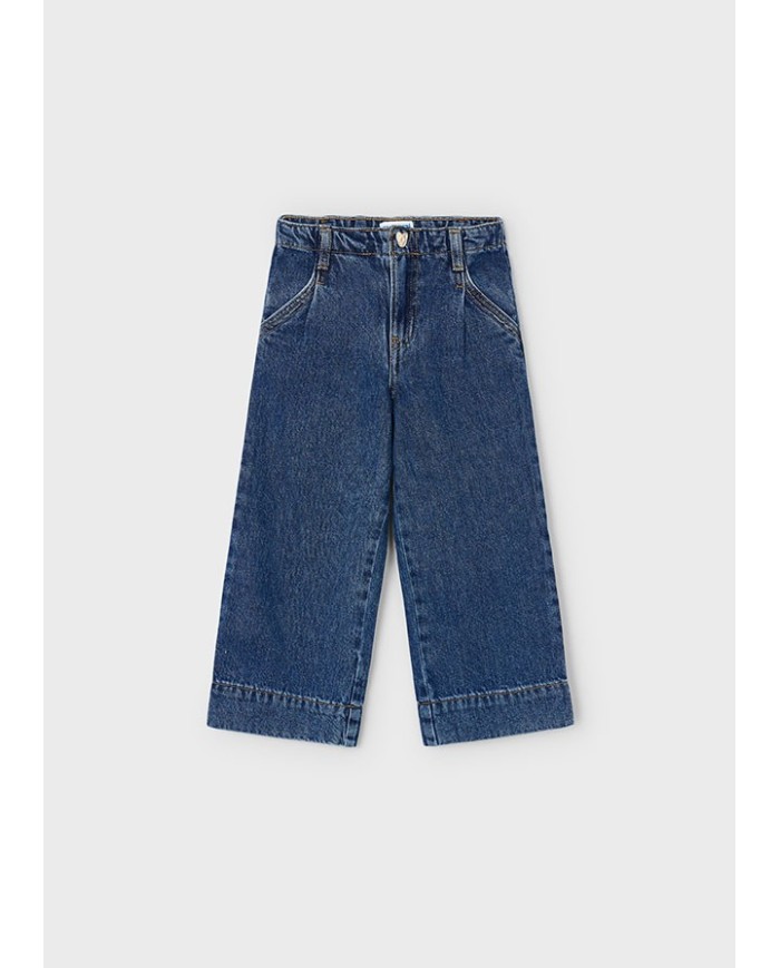 Bernumode | Mayoral: Wide leg denim pants for girls €25.54 Girls’ flared jeans with a wide hem. Elastic adjustable waistband with inner buttons for a perfect fit. Made from comfortable cotton denim, ideal for everyday looks. Features darts and functional front pockets. By choosing Better Cotton, you support sustainable production.