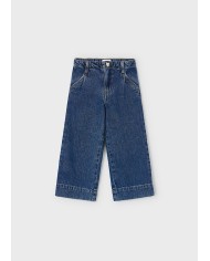 Bernumode | Mayoral: Wide leg denim pants for girls €25.54 Girls’ flared jeans with a wide hem. Elastic adjustable waistband with inner buttons for a perfect fit. Made from comfortable cotton denim, ideal for everyday looks. Features darts and functional front pockets. By choosing Better Cotton, you support sustainable production.