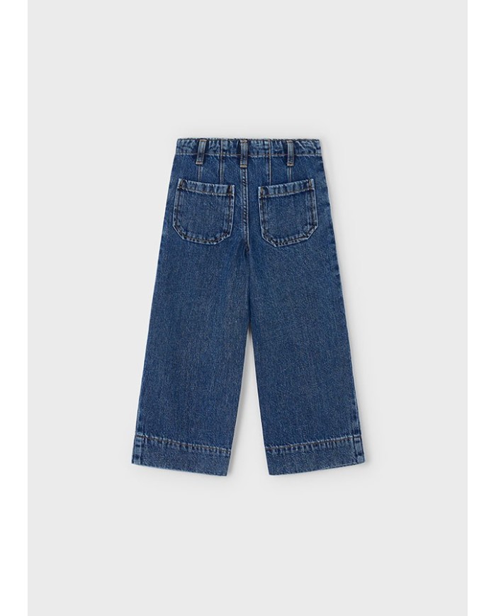 Bernumode | Mayoral: Широкие джинсы на девочку 25,54 € Джинсовые брюки для девочки клёш, расширенные книзу. Эластичная регулируемая талия с внутренними кнопками для идеальной посадки. Выполнены из комфортного хлопкового денима, идеально сочетаются с повседневными образами. Модель с вытачками и функциональными передними карманами. Выбирая хлопок Better Cotton, вы поддерживаете устойчивое производство.