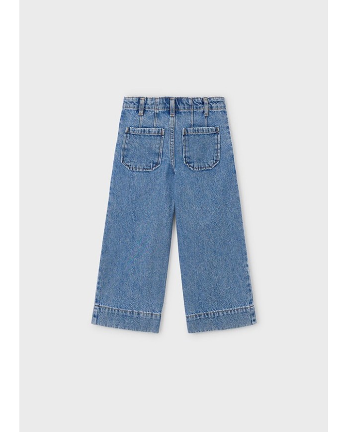 Bernumode | Mayoral: Широкие джинсы на девочку 25,54 € Джинсовые брюки для девочки клёш, расширенные книзу. Эластичная регулируемая талия с внутренними кнопками для идеальной посадки. Выполнены из комфортного хлопкового денима, идеально сочетаются с повседневными образами. Модель с вытачками и функциональными передними карманами. Выбирая хлопок Better Cotton, вы поддерживаете устойчивое производство.