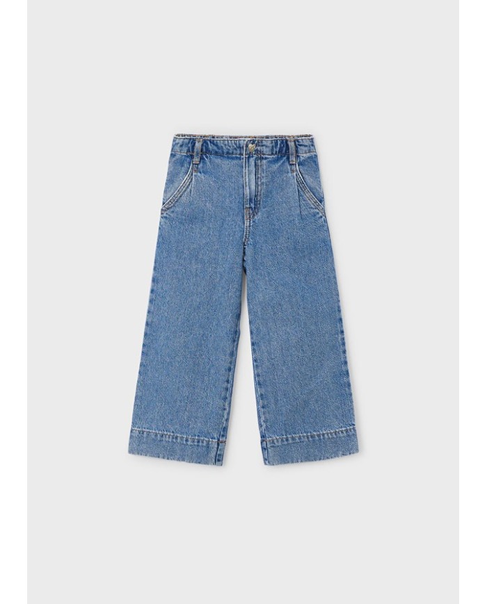 Bernumode | Mayoral: Широкие джинсы на девочку 25,54 € Джинсовые брюки для девочки клёш, расширенные книзу. Эластичная регулируемая талия с внутренними кнопками для идеальной посадки. Выполнены из комфортного хлопкового денима, идеально сочетаются с повседневными образами. Модель с вытачками и функциональными передними карманами. Выбирая хлопок Better Cotton, вы поддерживаете устойчивое производство.