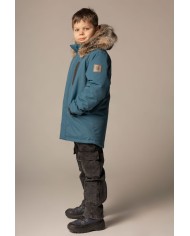 Bernumode | LENNE: Зимняя Куртка/Парка HANNO 250 г 105,06 € 
Высокотехнологичная ткань Active + имеет водонепроницаемую мембрану, которая препятствует проникновению воды сквозь изделие. В то же время ткань обладает способностью испарять пот.
Водостойкость: 10000 ммВоздухопроводимость: 10000 г/ м²/24 ч
Водо- и грязеотталкивающая способность: обработка DWR (Durable Water Repellent)
Материал верха: 100% полиамид+PU, Ткань-Active plus. Ткань Cordura (сверхпрочная и износостойкая).
Материал подкладки: 100% полиэстер.
Утеплитель: Isosoft (250 гр).
БЕСТСЕЛЛЕР! Зимняя парка для мальчика с роскошным мехом.
Парка для мальчика с пушистым капюшоном на молнии.
Эта однотонная зимняя парка Le-Company определенно понравится школьникам. Пушистая парка имеет стильный капюшон на молнии, который можно открыть, чтобы открыть еще больше меха, покрывающего плечи. Парка длиннее сзади и изготовлена из водонепроницаемой и дышащей ткани ActivePlus, которая всегда обеспечивает максимальный комфорт. Водонепроницаемая поверхность ткани защищает от ветра, дождя и снега, не деформируется и выдерживает регулярные стирки, сохраняя свои первоначальные качества. Регулируемые рукава. Передняя часть парки имеет два боковых кармана на молнии и нагрудный карман на молнии. Капюшон полностью отстегивается с помощью застежек-молний.
Высокотехнологичная ткань Active+ имеет водонепроницаемую мембрану, которая предотвращает проникновение воды через изделие. При этом он обладает способностью испарять пот. ◆Водонепроницаемость: водяной столб 10 000 мм ◆Воздухопроницаемость: паропроницаемость 10 000 г/м²/24ч ◆Ветрозащита: воздухопроницаемость 0 л/м²с ◆Водо- и грязеотталкивание: покрытие DWR (Durable Water Repellent) 
Утеплитель EXTRA WARM ⁑⁑ – лучший выбор для морозной погоды. Дышащая ткань не дает вашему ребенку потеть. Теплоудерживающая способность намного выше, чем у обычной ваты. Обеспечивает комфорт и свободу движений при температуре от -1 до -30°C. 
Петля для крепления отражателя. Bernumode | LENNE: Зимняя Куртка/Парка HANNO 250 г 105,06 € 
Высокотехнологичная ткань Active + имеет водонепроницаемую мембрану, которая препятствует проникновению воды сквозь изделие. В то же время ткань обладает способностью испарять пот.
Водостойкость: 10000 ммВоздухопроводимость: 10000 г/ м²/24 ч
Водо- и грязеотталкивающая способность: обработка DWR (Durable Water Repellent)
Материал верха: 100% полиамид+PU, Ткань-Active plus. Ткань Cordura (сверхпрочная и износостойкая).
Материал подкладки: 100% полиэстер.
Утеплитель: Isosoft (250 гр).
БЕСТСЕЛЛЕР! Зимняя парка для мальчика с роскошным мехом.
Парка для мальчика с пушистым капюшоном на молнии.
Эта однотонная зимняя парка Le-Company определенно понравится школьникам. Пушистая парка имеет стильный капюшон на молнии, который можно открыть, чтобы открыть еще больше меха, покрывающего плечи. Парка длиннее сзади и изготовлена из водонепроницаемой и дышащей ткани ActivePlus, которая всегда обеспечивает максимальный комфорт. Водонепроницаемая поверхность ткани защищает от ветра, дождя и снега, не деформируется и выдерживает регулярные стирки, сохраняя свои первоначальные качества. Регулируемые рукава. Передняя часть парки имеет два боковых кармана на молнии и нагрудный карман на молнии. Капюшон полностью отстегивается с помощью застежек-молний.
Высокотехнологичная ткань Active+ имеет водонепроницаемую мембрану, которая предотвращает проникновение воды через изделие. При этом он обладает способностью испарять пот. ◆Водонепроницаемость: водяной столб 10 000 мм ◆Воздухопроницаемость: паропроницаемость 10 000 г/м²/24ч ◆Ветрозащита: воздухопроницаемость 0 л/м²с ◆Водо- и грязеотталкивание: покрытие DWR (Durable Water Repellent) 
Утеплитель EXTRA WARM ⁑⁑ – лучший выбор для морозной погоды. Дышащая ткань не дает вашему ребенку потеть. Теплоудерживающая способность намного выше, чем у обычной ваты. Обеспечивает комфорт и свободу движений при температуре от -1 до -30°C. 
Петля для крепления отражателя.