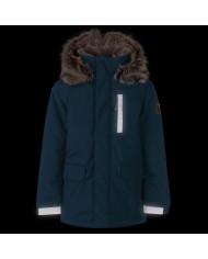 Bernumode | Lenne: Jacket/Parka HANNO 250 g €105.06 Water column: 10 000 mm
Breathable: 10 000 g/m²/24h
Water and soil reprellency: DWR coating (Durable Water Repellent)
BEST SELLER! Boys’ winter parka with luxurious fur
Boys’ parka with a zippered furry hood
This solid-colour Le-Company winter parka is a definite favourite among schoolboys. The fluffy parka features a cool zippered hood, which can be opened to reveal even more fur that covers shoulders. The parka is longer in the back and made of highly waterproof and breathable ActivePlus fabric, which ensures maximum comfort at all times. The waterproof surface of the fabric protects from wind, rain and snow, does not become deformed and handles regular washing, maintaining its initial qualities. Adjustable sleeves. The front of the parka features two zippered sidepockets and a zippered chest pocket. The hood is fully detachable with snap fasteners.
Our high-tech Active+ fabric has a waterproof membrane which prevents water from coming through the product. At the same time it has the ability to evaporate sweat. ◆Water resistance: water column 10 000 mm ◆Breathability: water vapour transmission rate 10 000 g/m²/24h ◆Wind resistance: air permeability 0 l/m²s ◆Water and soil reprellency: DWR coating (Durable Water Repellent)
EXTRA WARM ⁑⁑ insulation is the best choice for frosty weather. Breathable fabric keeps your child from sweating. Heat retaining capacity is much higher than in usual wadding. Offers wearers comfort and freedom of movement in -1..-30°C.
Loop for attaching the reflector.
 Bernumode | Lenne: Jacket/Parka HANNO 250 g €105.06 Water column: 10 000 mm
Breathable: 10 000 g/m²/24h
Water and soil reprellency: DWR coating (Durable Water Repellent)
BEST SELLER! Boys’ winter parka with luxurious fur
Boys’ parka with a zippered furry hood
This solid-colour Le-Company winter parka is a definite favourite among schoolboys. The fluffy parka features a cool zippered hood, which can be opened to reveal even more fur that covers shoulders. The parka is longer in the back and made of highly waterproof and breathable ActivePlus fabric, which ensures maximum comfort at all times. The waterproof surface of the fabric protects from wind, rain and snow, does not become deformed and handles regular washing, maintaining its initial qualities. Adjustable sleeves. The front of the parka features two zippered sidepockets and a zippered chest pocket. The hood is fully detachable with snap fasteners.
Our high-tech Active+ fabric has a waterproof membrane which prevents water from coming through the product. At the same time it has the ability to evaporate sweat. ◆Water resistance: water column 10 000 mm ◆Breathability: water vapour transmission rate 10 000 g/m²/24h ◆Wind resistance: air permeability 0 l/m²s ◆Water and soil reprellency: DWR coating (Durable Water Repellent)
EXTRA WARM ⁑⁑ insulation is the best choice for frosty weather. Breathable fabric keeps your child from sweating. Heat retaining capacity is much higher than in usual wadding. Offers wearers comfort and freedom of movement in -1..-30°C.
Loop for attaching the reflector.