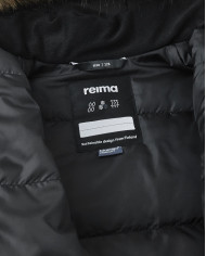 Bernumode | Reima: Zēnu ziemas jaka/parka Reimatec, Ajaton (160 g) 118,17 € 
         Visas šuves hermētiski izolētas
         Gluda poliestera odere
         Fellex® izolācija
         Droša, atvienojama un regulējama kapuce ar noņemamu mākslīgās kažokādas apmali
         Regulējamas manšetes
         Divas kabatas ar pārlokiem
         Krūšu kabata ar rāvējslēdzēju
         Regulējams viduklis

