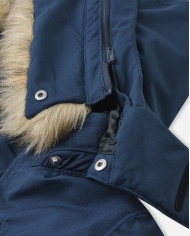 Bernumode | Reima: Zēnu ziemas jaka/parka Reimatec, Ajaton (160 g) 118,17 € 
         Visas šuves hermētiski izolētas
         Gluda poliestera odere
         Fellex® izolācija
         Droša, atvienojama un regulējama kapuce ar noņemamu mākslīgās kažokādas apmali
         Regulējamas manšetes
         Divas kabatas ar pārlokiem
         Krūšu kabata ar rāvējslēdzēju
         Regulējams viduklis

