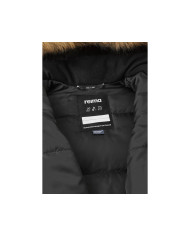 Bernumode | Reima: Зимняя куртка/парка Reimatec, Ajaton (160 г) 118,17 € Классическое, долговечное водонепроницаемое зимнее пальто для детей. Эта утепленная куртка поставляется с удобными деталями и большим количеством переработанных волокон. Название Ajaton по-фински означает «вневременный». Возрожденный старый Наапури.Познакомьтесь с водонепроницаемой зимней курткой Ajaton для детей, искусно созданной для вашего маленького искателя приключений. Эта куртка с полной водонепроницаемостью и проклеенными швами защищает от холода, гарантируя, что ваш ребенок останется сухим и комфортным. Прочный материал хорошо дышит и устойчив к воде и грязи, что делает уборку легкой. 100% переработанный утеплитель обеспечивает удобное тепло. Для дополнительного комфорта куртка имеет регулируемую талию, манжеты и безопасный съемный капюшон с отделкой из искусственного меха. Кроме того, она поставляется с двумя удобными карманами с клапанами и нагрудным карманом на молнии для их маленьких сокровищ. Хотя светоотражающие детали могут помочь сделать детей более заметными в темноте, было бы хорошей идеей повесить светоотражатель на петлю, которая спрятана под правым клапаном переднего кармана!
• Все швы герметичны, водонепроницаемы• Гладкая подкладка из полиэстера• Утеплитель Fellex®• Безопасный, съемный и регулируемый капюшон со съемной отделкой из искусственного меха• Регулируемые манжеты• Два кармана с клапанами• Нагрудный карман на молнии• Регулируемая талия