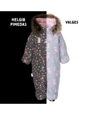 Bernumode | Lenne: Ziemas kombinezons DERRY 250 g 61,92 € 



ĪPAŠI SILTA ⁑⁑ izolācija ir labākā izvēle salniem laikapstākļiem. Elpojošs audums pasargā jūsu bērnu no svīšanas.  Piedāvā valkātājiem komfortu un kustību brīvību -1..-30°C.Pārlokāmas aproces, lai mazuļa rokas un kājas būtu siltas. Padoms: iegādājieties lielāku izmēru un salokiet aproces. Bērnam augot, izdalīsies mazas rociņas un kājas, un tām būs nepieciešams tikai cimdiņu pāris un zābaciņi.Mīksta un maiga odere ir izgatavota no dabīga materiāla, kas mierina un uztur jūsu mazuli siltu. Oeko-Tex standarta 100 audumi ir sertificēti bez kaitīgām ķīmiskām vielām, ir draudzīgi ādai un garantē auduma drošību.Atstarojošs audums, apdruka uz auduma atspīd tumsā un padara bērnu redzamāku
Īpaši silts ziemas kombinezons ar jautru apdruku ir lieliski piemērots ziemas prieku baudīšanai!
Silts ziemas kombinezons ar burvīgu apdruku ir krāšņs un ērts. Ziemas iedvesmoti raksti ir lieliski piemēroti sniega eņģeļu veidošanai un visu veidu ziemas prieku baudīšanai. Pielāgojiet kombinezonu, bērnam augot, salokot aproces uz rokām un kājām vai atlokot tās vaļā un pievienojot dūraiņus ar zābaciņiem. Elastīgās pēdu cilpas droši notur bikšu kājas uz zābaciņiem. Atstarojošās detaļas padara bērnu redzamu tumsā.









