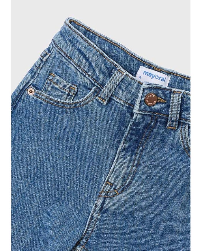 Bernumode | Mayoral: Джинсы на мальчика 22,23 € Удобные брюки с эластичным поясом и регулируемой резинкой на пуговицах внутри, чтобы обеспечить идеальную посадку. Выполнены из мягкой джинсовой ткани, легко сочетаются с любыми образами на каждый день. Практичный дизайн с несколькими карманами делает модель ещё более универсальной. Нейтральные тона и форма обеспечивают удобство и подходят как мальчикам, так и девочкам.