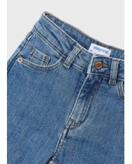 Bernumode | Mayoral: Джинсы на мальчика 22,23 € Удобные брюки с эластичным поясом и регулируемой резинкой на пуговицах внутри, чтобы обеспечить идеальную посадку. Выполнены из мягкой джинсовой ткани, легко сочетаются с любыми образами на каждый день. Практичный дизайн с несколькими карманами делает модель ещё более универсальной. Нейтральные тона и форма обеспечивают удобство и подходят как мальчикам, так и девочкам.