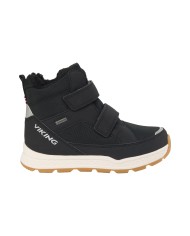 Bernumode | Viking: Espo Warm GTX 2V - Durable, waterproof kids winter boots €72.64 Hit the ground running with Espo Warm GTX 2V, a mid cut shoe that offers unlimited fun and protection. A waterproof PFAS-free GORE-TEX membrane, an EVA midsole, and a cozy lining ensure that feet stay dry and toasty in wet conditions. Toe and heel reinforcements, and a robust, full rubber outsole with improved grip provide all-around protection. An extra durable upper is fitted with two velcro fasteners for a practical, precise fit.
