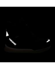 Bernumode | Viking: Espo Warm GTX 2V — Izturīgi, ūdensnecaurlaidīgi bērnu ziemas zābaki 72,64 € Sāc dienu ar enerģiju ar Espo Warm GTX 2V — apaviem ar vidēju griezumu, kas nodrošina neierobežotu jautrību un aizsardzību. Ūdensnecaurlaidīga GORE-TEX membrāna, kas nesatur PFAS, EVA starpzole un silta oderes materiāls nodrošina, ka kājas paliek sausas un siltas mitros apstākļos. Purngala un papēža pastiprinājumi, kā arī izturīga pilnīga gumijas zole ar uzlabotu saķeri nodrošina aizsardzību no visām pusēm. Papildu izturīgais virspuses materiāls un divas līmlentes aizdares nodrošina praktisku un precīzu pielāgošanu.