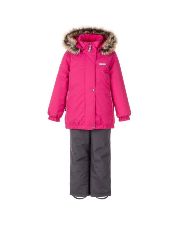 Bernumode | LENNE: Зимний комплект RUBY 330 г +  150 г 87,87 € В изготовлении одежды Active учитываются преобладающие в Эстонии и Северных странах погодные условия, предъявляющие к изделиям особо высокие требования. Используются специально изготовленные высокотехнологичные ткани, предохраняющие ребенка от переохлаждения, практичные в эксплуатации и легкие в уходе. Основными целями развития продукции Lenne являются безопасность, удобство, простота в уходе, практичность.Ткань-Active – водонепроницаемая дышащая ткань. Изделия из серии Active: легки по весу, ветрозащитные и теплые, дышащие, водоотталкивающие, прочные и легки в уходе.Водостойкость: 5 000/10 000 ммВоздухопроводимость: 5 000/10 000 g/m2/24h
Зимний комплект для девочки.
Всепогодный комплект со светоотражающим принтом в верхней части подходит для ношения в зимний период.
Зимний комплект Lenne для девочек защищен от воды, ветра и дождя. Брюки с регулируемыми подтяжками согревают спину вашего ребенка даже во время активной игры. В дизайне изделия присутствуют светоотражающие детали, которые сделают вашего ребенка заметным даже в самую темную зиму. Надежный капюшон на кнопках отстегивается от изделия, если оно застревает.
Высокотехнологичная ткань Active+ имеет водонепроницаемую мембрану, которая предотвращает проникновение воды через изделие. При этом он обладает способностью испарять пот. ◆Водонепроницаемость: водяной столб 5 000/10 000 мм ◆Воздухопроницаемость: паропроницаемость 5 000/10 000 г/м²/24ч ◆Ветрозащита: воздухопроницаемость 0 л/м²с ◆Водо- и грязеотталкивание: покрытие DWR (Durable Water Repellent)
Утеплитель EXTRA WARM ⁑⁑ – лучший выбор для морозной погоды. Дышащая ткань не дает вашему ребенку потеть. Теплоудерживающая способность намного выше, чем у обычной ваты. Обеспечивает комфорт и свободу движений при температуре от -1 до -30°C. 
Манжет с подкладкой из мягкого меха. Эта уникальная деталь для верхней одежды защитит нежную кожу вашего малыша от трения о прочную и износостойкую ткань. Отдайте предпочтение этому незаменимому решению при выборе верхней одежды.
Петля для крепления отражателя.
