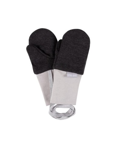 Bernumode | Reima: Softshell pirkstaiņi, Tehden 18,26 € Šie ūdeni atgrūdošie un elpojošie cimdi bērniem ir izgatavoti no izturīga softshell materiāla, un tiem ir netīrumus atgrūdoša virsma. Oderēta ar mīkstu, matētu poliestera adījumu.Reima softshell materiālu ir iecienījuši bērni, un tas ir slavēts par vieglumu, elastību un komfortu. Šie ūdeni atgrūdošie un elpojošie bērnu softshell cimdi ir izgatavoti no izturīga materiāla, un tiem ir ūdeni un netīrumus atgrūdoša virsma.Rādītājpirksta un īkšķa uzgaļi darbojas ar skārienekrāniem, tāpēc, zvanot uz mājām, bērniem nav jānovelk cimdi. Satveramā virsma uz plaukstas ir lieliski piemērota, lai palīdzētu bērniem droši turēt priekšmetus. Šie bērnu skārienekrāna cimdi, kas ir izklāti ar mīkstu, matētu poliestera adījumu, ir lieliska izvēle.
    Bērnu cimdi sezonas vidū
    Ūdensizturīgs materiāls, bez ieliktņa - produkts nav ūdensizturīgs
    Stiprināta plauksta un īkšķis
    Fluoroglekļa nesaturoša, ūdeni un netīrumus atgrūdoša apdare Teflon EcoElite®
    Matēta poliestera adīta odere
    Skārienekrānam draudzīgs
    Atstarojoša apdruka
Izmēru tabula
Vecums
Izm.
Plaukstas garums (cm)
Plaukstas apkārtmērs (cm)
0-12 m
0
8
10
6-18 m
1
9
11.5
1-2 y
2
10
12.5
2-4 y
3
11.5
13.5
4-6 y
4
13
15
6-8 y
5
14
16
8-10 y
6
15
17
10-12 y
7
16
17.5
12-14 y
8
17
18
 Bernumode | Reima: Softshell pirkstaiņi, Tehden 18,26 € Šie ūdeni atgrūdošie un elpojošie cimdi bērniem ir izgatavoti no izturīga softshell materiāla, un tiem ir netīrumus atgrūdoša virsma. Oderēta ar mīkstu, matētu poliestera adījumu.Reima softshell materiālu ir iecienījuši bērni, un tas ir slavēts par vieglumu, elastību un komfortu. Šie ūdeni atgrūdošie un elpojošie bērnu softshell cimdi ir izgatavoti no izturīga materiāla, un tiem ir ūdeni un netīrumus atgrūdoša virsma.Rādītājpirksta un īkšķa uzgaļi darbojas ar skārienekrāniem, tāpēc, zvanot uz mājām, bērniem nav jānovelk cimdi. Satveramā virsma uz plaukstas ir lieliski piemērota, lai palīdzētu bērniem droši turēt priekšmetus. Šie bērnu skārienekrāna cimdi, kas ir izklāti ar mīkstu, matētu poliestera adījumu, ir lieliska izvēle.
    Bērnu cimdi sezonas vidū
    Ūdensizturīgs materiāls, bez ieliktņa - produkts nav ūdensizturīgs
    Stiprināta plauksta un īkšķis
    Fluoroglekļa nesaturoša, ūdeni un netīrumus atgrūdoša apdare Teflon EcoElite®
    Matēta poliestera adīta odere
    Skārienekrānam draudzīgs
    Atstarojoša apdruka
Izmēru tabula
Vecums
Izm.
Plaukstas garums (cm)
Plaukstas apkārtmērs (cm)
0-12 m
0
8
10
6-18 m
1
9
11.5
1-2 y
2
10
12.5
2-4 y
3
11.5
13.5
4-6 y
4
13
15
6-8 y
5
14
16
8-10 y
6
15
17
10-12 y
7
16
17.5
12-14 y
8
17
18