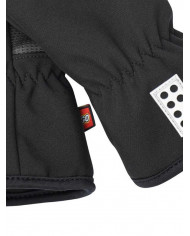 Bernumode | LEGO® Wear: Детские непромокаемые перчатки софтшелл, LWATLIN 705 22,28 € ПЕРЧАТКИ СОФТШЕЛЛ ДЛЯ МАЛЬЧИКОВ И ДЕВОЧЕК 
Эти перчатки из софтшелла отлично подходят в межсезонье. Используйте их ранней весной или осенью, чтобы руки вашего ребенка оставались в тепле даже прохладным утром. 
Перчатки LEGO® для мальчиков и девочек изготовлены из водоотталкивающей ткани Softshell и имеют мягкую внутреннюю часть из микрофлиса. 
ВОТ ПОЧЕМУ ВАМ ПОНРАВЯТСЯ ПЕРЧАТКИ 
• Перчатки имеют противоскользящий материал на ладонях для лучшего захвата. 
• На запястье имеется небольшой крючок, с помощью которого можно прикреплять перчатки друг к другу, когда они не используются – их не так легко потерять. 
• Перчатки из софтшелла оснащены сенсорным экраном на большом и указательном пальцах, чтобы ваш ребенок мог не снимать перчатки во время использования своего смартфона. 
Перчатки имеют эргономичный дизайн и эластичное запястье для оптимального прилегания. 
 Материал и уход 
Софтшелл с пропиткой из 100% полиэстера, микрофлиса плотностью 280 г/м². 
• 96 % полиэстер/4 % эластан, тканый. 
• Машинная стирка при 40° в теплой воде с похожими цветами. 
• Не подвергать химической чистке 
• Не гладить 
• Не сушить в сушильной машине, сушить на веревке в тени. 
• Не отбеливайте и не используйте моющие средства с оптическими отбеливателями. 
Технические характеристики 
• Эластичная резинка на запястье удерживает перчатку на месте. 
• Эластичная окантовка при открытии. 
• Мягкая подкладка из микрофлиса внутри перчаток.
 • Эргономичная посадка. 
• Водостойкий.
 • Ветрозащитный. 
• Противоскользящий материал PU на ладони для лучшего захвата. 
• Отражатель 3M Scotchlite. 
• Кончики пальцев, совместимые с сенсорным экраном, позволяют устройствам ощущать прикосновения, не снимая перчаток.
 • Водоотталкивающее покрытие Bionic Finish ECO на поверхности. 
• Ветрозащитный. Bernumode | LEGO® Wear: Детские непромокаемые перчатки софтшелл, LWATLIN 705 22,28 € ПЕРЧАТКИ СОФТШЕЛЛ ДЛЯ МАЛЬЧИКОВ И ДЕВОЧЕК 
Эти перчатки из софтшелла отлично подходят в межсезонье. Используйте их ранней весной или осенью, чтобы руки вашего ребенка оставались в тепле даже прохладным утром. 
Перчатки LEGO® для мальчиков и девочек изготовлены из водоотталкивающей ткани Softshell и имеют мягкую внутреннюю часть из микрофлиса. 
ВОТ ПОЧЕМУ ВАМ ПОНРАВЯТСЯ ПЕРЧАТКИ 
• Перчатки имеют противоскользящий материал на ладонях для лучшего захвата. 
• На запястье имеется небольшой крючок, с помощью которого можно прикреплять перчатки друг к другу, когда они не используются – их не так легко потерять. 
• Перчатки из софтшелла оснащены сенсорным экраном на большом и указательном пальцах, чтобы ваш ребенок мог не снимать перчатки во время использования своего смартфона. 
Перчатки имеют эргономичный дизайн и эластичное запястье для оптимального прилегания. 
 Материал и уход 
Софтшелл с пропиткой из 100% полиэстера, микрофлиса плотностью 280 г/м². 
• 96 % полиэстер/4 % эластан, тканый. 
• Машинная стирка при 40° в теплой воде с похожими цветами. 
• Не подвергать химической чистке 
• Не гладить 
• Не сушить в сушильной машине, сушить на веревке в тени. 
• Не отбеливайте и не используйте моющие средства с оптическими отбеливателями. 
Технические характеристики 
• Эластичная резинка на запястье удерживает перчатку на месте. 
• Эластичная окантовка при открытии. 
• Мягкая подкладка из микрофлиса внутри перчаток.
 • Эргономичная посадка. 
• Водостойкий.
 • Ветрозащитный. 
• Противоскользящий материал PU на ладони для лучшего захвата. 
• Отражатель 3M Scotchlite. 
• Кончики пальцев, совместимые с сенсорным экраном, позволяют устройствам ощущать прикосновения, не снимая перчаток.
 • Водоотталкивающее покрытие Bionic Finish ECO на поверхности. 
• Ветрозащитный.