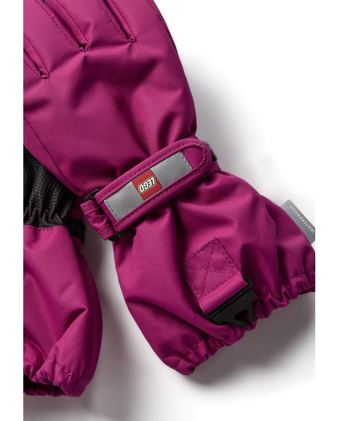 Bernumode | LEGO® Wear: Waterprooof gloves with membrane LWATLIN 700 €26.00 LEGO® Wear PLAY gloves for children
A pair of smart and functional ski gloves makes playing outside a lot more fun on cold and wet days. The many functional features make sure that your child’s fingers are kept dry and warm regardless of the weather.
The LEGO® Wear PLAY glove has an ergonomic fit and an elasticated wrist with a reflector and Velcro closure for an optimum fit. The glove entry is also elasticated to keep snow out. With a PU anti-slip material on the palms and fingertips for a better grip.
THIS IS WHY YOU WILL LOVE THE GLOVES

They are 100% windproof, windproof, and breathable
There is a buckle on the gloves for clicking them onto LEGO Wear jackets and snowsuit
The gloves have a soft isolating Thinsulate insulation¨
The gloves come in so many great colours

The gloves are made in a 100% windproof and breathable material. They have a waterproof and breathable Fan-Tex membrane between the inner and outer layer which makes the gloves 100% waterproof. The inner layer is a comfortable and insulating Thinsulate material.
The gloves can be hooked together at the wrist to keep the pair together when they are not in use. Safety break-away buckle for attaching the gloves to a snowsuit or jacket sleeve. The buckle releases when pulling the gloves, so that your child does not get stuck on anything.


Specifications

Adjustable strap at wrist with Velcro closure.
Elastic at wrist keeps the glove in place.
Soft elastic at opening.
Thinsulate insulation.
Soft microfleece lining inside gloves.
100% waterproof and breathable Fan-Tex membrane inside gloves.
Ergonomic fit.
PU anti-slip material on palm for better grip.
3M Scotchlite reflector.
Breakaway buckle only in size: 104 - 140.
Bionic Finish ECO water repellent finish on the surface.
Windproof.


