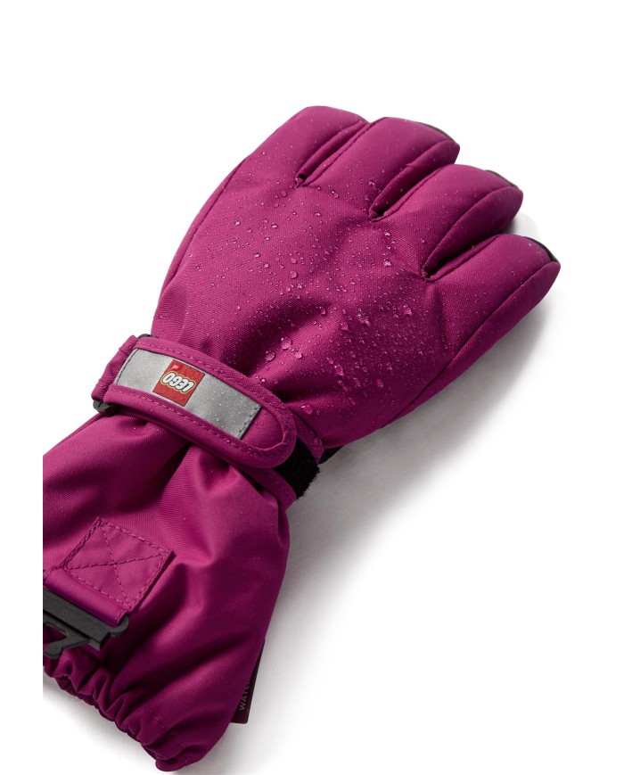 Bernumode | LEGO® Wear: Waterprooof gloves with membrane LWATLIN 700 €26.00 LEGO® Wear PLAY gloves for children
A pair of smart and functional ski gloves makes playing outside a lot more fun on cold and wet days. The many functional features make sure that your child’s fingers are kept dry and warm regardless of the weather.
The LEGO® Wear PLAY glove has an ergonomic fit and an elasticated wrist with a reflector and Velcro closure for an optimum fit. The glove entry is also elasticated to keep snow out. With a PU anti-slip material on the palms and fingertips for a better grip.
THIS IS WHY YOU WILL LOVE THE GLOVES

They are 100% windproof, windproof, and breathable
There is a buckle on the gloves for clicking them onto LEGO Wear jackets and snowsuit
The gloves have a soft isolating Thinsulate insulation¨
The gloves come in so many great colours

The gloves are made in a 100% windproof and breathable material. They have a waterproof and breathable Fan-Tex membrane between the inner and outer layer which makes the gloves 100% waterproof. The inner layer is a comfortable and insulating Thinsulate material.
The gloves can be hooked together at the wrist to keep the pair together when they are not in use. Safety break-away buckle for attaching the gloves to a snowsuit or jacket sleeve. The buckle releases when pulling the gloves, so that your child does not get stuck on anything.


Specifications

Adjustable strap at wrist with Velcro closure.
Elastic at wrist keeps the glove in place.
Soft elastic at opening.
Thinsulate insulation.
Soft microfleece lining inside gloves.
100% waterproof and breathable Fan-Tex membrane inside gloves.
Ergonomic fit.
PU anti-slip material on palm for better grip.
3M Scotchlite reflector.
Breakaway buckle only in size: 104 - 140.
Bionic Finish ECO water repellent finish on the surface.
Windproof.


