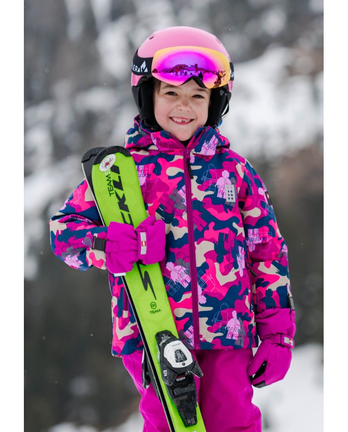 Bernumode | LEGO® Wear: Bērnu ūdensnecaurlaidīgi cimdi ar membrānu, LWATLIN 706 26,00 € LEGO® dūraiņi zēniem un meitenēm 
Ar šiem siltiem dūraiņiem jūs esat labi pasargāts no aukstuma un lietus, pateicoties ūdensizturīgajai un elpojošajai membrānai. Tad spēlei nav ierobežojumu! 
LEGO® dūraiņi bērniem ir izgatavoti no 100% vēja necaurlaidīga un elpojoša materiāla. Tiem ir ūdensnecaurlaidīga un elpojoša Fan-Tex membrāna starp iekšējo un ārējo slāni, kas padara tos 100% ūdensizturīgus. Iekšējais slānis ir ērts un izolējošs Thinsulate materiāls. 
TĀPĒC JUMS PATĪKĀS DŪRAINI 

  PLAY dūraiņam ir ergonomisks piegulums un elastīga plaukstas locītava ar atstarotāju un āķa un cilpas aizdari optimālai piegulēšanai 
  Cimdi ir ūdensnecaurlaidīgi, elpojoši un vēja necaurlaidīgi  
Ar PU pretslīdes materiālu plaukstās un pirkstu galos labākai satvērienai 
  Jūs varat uzklikšķināt dūraiņu uz LEGO ziemas jakas vai sniega tērpa piedurknes, lai tas nepazustu (tikai 104-140 izmēram) 

Elastīga plaukstas locītava ar atstarotāju un āķa un cilpas aizdari optimālai piegulēšanai. Cimda ieeja ir arī elastīga, lai neļautu sniegam. Cimdam ir ergonomisks piegulums un PU neslīdošs materiāls plaukstās un pirkstu galos, lai nodrošinātu labāku satvērienu. 
Drošības atdalāma sprādze 104-140 izmēram dūraiņu piestiprināšanai pie sniega tērpa vai jakas piedurknes. Sprādze atlaižas, velkot dūraiņus, lai jūsu bērns ne uz ko neaizķertos. Cimdus var sasiet kopā plaukstas locītavā, lai pāris būtu kopā, kad tos nelieto.
 Izvēlieties starp daudzām lieliskām krāsām