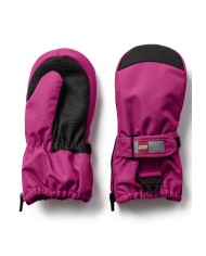 Bernumode | LEGO® Wear: Bērnu ūdensnecaurlaidīgi dūraiņi ar membrānu, LWARIPO 703 26,00 € LEGO® dūraiņi maziem zēniem un meitenēm 
Cimdiņu vai dūraiņu uzvilkšana mazajiem var būt diezgan sarežģīts darbs. Tāpēc dūraiņa iekšpusē ir garš rāvējslēdzējs, lai atvieglotu to uzvilkšanu un noņemšanu. 
KĀPĒC JUMS PATĪKĀS DŪRAINI  
TEC dūraiņi ir izgatavoti no 100% vēja necaurlaidīga, ūdensnecaurlaidīga un elpojoša materiāla  
LEGO® dūraiņam ir ergonomisks piegulums un PU neslīdošs materiāls uz plaukstām labākam satvērienam  
Gar iekššuvi ir praktisks YKK rāvējslēdzējs, lai cimdus būtu vieglāk uzvilkt un novilkt mazajām rociņām – un aiztaisīt rāvējslēdzēju virs piedurknes atvēruma 
Elastīga plaukstas locītava ar atstarotāju un āķa un cilpas aizdari optimālai piegulēšanai. PLAY dūraiņa ieliktnis ir arī elastīgs, lai neļautu sniegam. Tiem ir ūdensnecaurlaidīga un elpojoša Fan-Tex membrāna starp iekšējo un ārējo slāni, kas padara tos 100% ūdensizturīgus. Iekšējais slānis ir cieši pieguļošs un izolējošs Thinsulate materiāls. 
Drošības atdalāma sprādze dūraiņu piestiprināšanai pie sniega tērpa vai jakas piedurknes. Sprādze atlaižas, velkot dūraiņus, lai jūsu bērns ne uz ko neaizķertos. 
Izvēlieties starp daudzām jaukām krāsām. Bernumode | LEGO® Wear: Bērnu ūdensnecaurlaidīgi dūraiņi ar membrānu, LWARIPO 703 26,00 € LEGO® dūraiņi maziem zēniem un meitenēm 
Cimdiņu vai dūraiņu uzvilkšana mazajiem var būt diezgan sarežģīts darbs. Tāpēc dūraiņa iekšpusē ir garš rāvējslēdzējs, lai atvieglotu to uzvilkšanu un noņemšanu. 
KĀPĒC JUMS PATĪKĀS DŪRAINI  
TEC dūraiņi ir izgatavoti no 100% vēja necaurlaidīga, ūdensnecaurlaidīga un elpojoša materiāla  
LEGO® dūraiņam ir ergonomisks piegulums un PU neslīdošs materiāls uz plaukstām labākam satvērienam  
Gar iekššuvi ir praktisks YKK rāvējslēdzējs, lai cimdus būtu vieglāk uzvilkt un novilkt mazajām rociņām – un aiztaisīt rāvējslēdzēju virs piedurknes atvēruma 
Elastīga plaukstas locītava ar atstarotāju un āķa un cilpas aizdari optimālai piegulēšanai. PLAY dūraiņa ieliktnis ir arī elastīgs, lai neļautu sniegam. Tiem ir ūdensnecaurlaidīga un elpojoša Fan-Tex membrāna starp iekšējo un ārējo slāni, kas padara tos 100% ūdensizturīgus. Iekšējais slānis ir cieši pieguļošs un izolējošs Thinsulate materiāls. 
Drošības atdalāma sprādze dūraiņu piestiprināšanai pie sniega tērpa vai jakas piedurknes. Sprādze atlaižas, velkot dūraiņus, lai jūsu bērns ne uz ko neaizķertos. 
Izvēlieties starp daudzām jaukām krāsām.