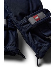 Bernumode | LEGO® Wear: Детские непромокаемые варежки с мембраной,  LWARIPO 703 26,00 € Варежки LEGO® для маленьких мальчиков и девочек 
Надеть на малышей перчатки или варежки может оказаться непростой задачей. Именно поэтому на внутренней стороне варежек имеется длинная молния, позволяющая легко их надевать и снимать. 
ПОЧЕМУ ВАМ ПОНРАВЯТСЯ ВАРЕЖКИ  
Варежки TEC изготовлены из 100% ветрозащитного, водонепроницаемого и дышащего материала. 
  Варежка LEGO® имеет эргономичную посадку и противоскользящий материал из полиуретана на ладонях для лучшего захвата.  
По внутреннему шву расположена практичная молния YKK, чтобы варежки было легче надевать и снимать маленьким ручкам, а также застегивать молнию на отверстие рукава. 
Эластичное запястье со светоотражателем и застежкой-липучкой для оптимальной посадки. Вход в варежки PLAY также имеет эластичную резинку для защиты от снега. Между внутренним и внешним слоем имеется водонепроницаемая и дышащая мембрана Fan-Tex, что делает их на 100% водонепроницаемыми. Внутренний слой представляет собой плотный и изолирующий материал Thinsulate. 
Безопасная отрывная пряжка позволяет прикрепить варежки к рукаву зимнего комбинезона или куртки. Пряжка расстегивается при натягивании варежек, поэтому ваш ребенок ни на чем не застрянет. 
Выбирайте между множеством прекрасных цветов. Bernumode | LEGO® Wear: Детские непромокаемые варежки с мембраной,  LWARIPO 703 26,00 € Варежки LEGO® для маленьких мальчиков и девочек 
Надеть на малышей перчатки или варежки может оказаться непростой задачей. Именно поэтому на внутренней стороне варежек имеется длинная молния, позволяющая легко их надевать и снимать. 
ПОЧЕМУ ВАМ ПОНРАВЯТСЯ ВАРЕЖКИ  
Варежки TEC изготовлены из 100% ветрозащитного, водонепроницаемого и дышащего материала. 
  Варежка LEGO® имеет эргономичную посадку и противоскользящий материал из полиуретана на ладонях для лучшего захвата.  
По внутреннему шву расположена практичная молния YKK, чтобы варежки было легче надевать и снимать маленьким ручкам, а также застегивать молнию на отверстие рукава. 
Эластичное запястье со светоотражателем и застежкой-липучкой для оптимальной посадки. Вход в варежки PLAY также имеет эластичную резинку для защиты от снега. Между внутренним и внешним слоем имеется водонепроницаемая и дышащая мембрана Fan-Tex, что делает их на 100% водонепроницаемыми. Внутренний слой представляет собой плотный и изолирующий материал Thinsulate. 
Безопасная отрывная пряжка позволяет прикрепить варежки к рукаву зимнего комбинезона или куртки. Пряжка расстегивается при натягивании варежек, поэтому ваш ребенок ни на чем не застрянет. 
Выбирайте между множеством прекрасных цветов.