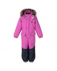 Bernumode | LENNE: Зимний комбинезон KERT 180 г 89,26 € В изготовлении одежды Active учитываются преобладающие в Эстонии и Северных странах погодные условия, предъявляющие к изделиям особо высокие требования. Используются специально изготовленные высокотехнологичные ткани, предохраняющие ребенка от переохлаждения, практичные в эксплуатации и легкие в уходе. Основными целями развития продукции Lenne являются безопасность, удобство, простота в уходе, практичность.Ткань-Active – водонепроницаемая дышащая ткань. Изделия из серии Active: легки по весу, ветрозащитные и теплые, дышащие, водоотталкивающие, прочные и легки в уходе.Водостойкость: 10 000 ммВоздухопроводимость: 10 000 g/m2/24h
Зимний комбинезон Active+ 
При выборе зимней одежды в детский сад отдавайте предпочтение комбинезонам! 
Двухцветный зимний комбинезон Lenne — это верхняя одежда со спортивным дизайном, которая идеально подходит для повседневного ношения. Всепогодная ткань ActivePlus обеспечивает защиту от непогоды, а легкая зимняя набивка дает свободу движений. Комбинезон удобен в носке, так как зимний комбинезон не смещается, даже когда ребенок кувыркается на снегу. Комбинезон имеет два кармана, которые идеально подходят для хранения пакета салфеток. Светоотражающие детали сделают вашего ребенка заметным даже в самую темную зиму. Зимний комбинезон имеет регулируемые съемные эластичные петли на щиколотках, которые надежно удерживают штанины на обуви. Надежный капюшон на кнопках отстегивается от изделия, если оно застревает. 
Высокотехнологичная ткань Active+ имеет водонепроницаемую мембрану, которая предотвращает проникновение воды через изделие. При этом он обладает способностью испарять пот. ◆Водонепроницаемость: водяной столб 10 000 мм ◆Воздухопроницаемость: паропроницаемость 10 000 г/м²/24ч ◆Ветрозащита: воздухопроницаемость 0 л/м²с ◆Водо- и грязеотталкивание: покрытие DWR (Durable Water Repellent) 
ОЧЕНЬ ТЕПЛЫЙ ⁂ утеплитель — лучший выбор для холодной погоды. Идеально подходит для температур -15..-5°C. Совет: добавьте дополнительный слой шерсти Lenne в комбинезон, когда «по ощущениям» температура будет низкой. 
Нижние швы комбинезона проклеены для дополнительной защиты от влаги. 
Манжет с подкладкой из мягкого меха. Эта уникальная деталь для верхней одежды защитит нежную кожу вашего малыша от трения о прочную и износостойкую ткань. Отдайте предпочтение этому незаменимому решению при выборе верхней одежды. 
Петля для крепления отражателя.
