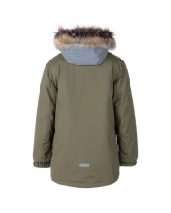 Bernumode | LENNE: Зимняя Куртка/Парка  WILLEM 250 г 105,72 € 
Высокотехнологичная ткань Active + имеет водонепроницаемую мембрану, которая препятствует проникновению воды сквозь изделие. В то же время ткань обладает способностью испарять пот.
Водостойкость: 10000 ммВоздухопроводимость: 10000 г/ м²/24 ч
Водо- и грязеотталкивающая способность: обработка DWR (Durable Water Repellent)
Материал верха: 100% полиамид+PU, Ткань-Active plus. Ткань Cordura (сверхпрочная и износостойкая).
Материал подкладки: 100% полиэстер.
Утеплитель: Isosoft (250 гр).

Крутая парка для мальчиков из водонепроницаемой ткани ActivePlus!Простая однотонная зимняя парка для мальчиков отличается крутым меховым воротником и капюшоном. Парка из водонепроницаемой и дышащей ткани ActivePlus обеспечивает максимальный комфорт в любое время. Водонепроницаемая поверхность ткани защищает от ветра, дождя и снега, не деформируется и выдерживает регулярную стирку, сохраняя свои первоначальные качества. Спереди у парки есть два глубоких кармана и два нагрудных кармана, концы рукавов можно отрегулировать с помощью застежки-липучки, а военные планки на концах рукавов предотвращают проникновение холода!