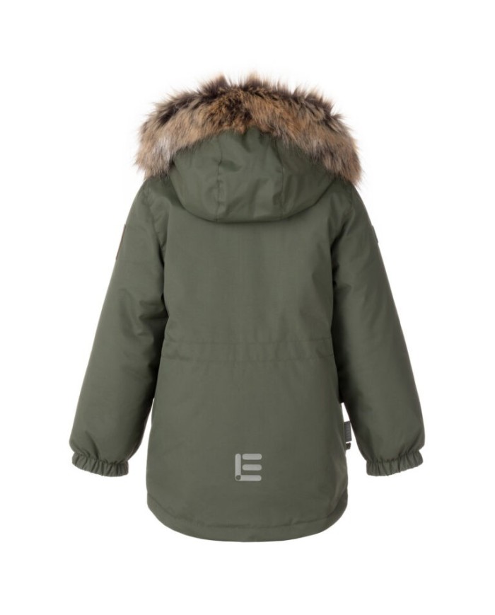 Bernumode | Lenne: Ziemas Jaka/Parka EDDY 250 g 84,56 € Izgatavojot drebes no Active auduma izmanto speciali ražotu aukstas tehnologijas audumu, kas pasarga berninus no apsaldešanas, praktiski ekspluatacija un viegli kopšana.Lenne produkcijas pamatmerkis ir drošiba, ertiba, vienkaršiba kopšana un praktiskums.Active audums: 100% poliamids+PU, odere: 100% poliesteris. Materials: Active plus. Izturiba: apstrade DWR. Bikses - Cordura.Siltinajums: Isosoft (250 g).Active produkcija: viegla pec svara, veja aizturoša un silta, gaisa caurlaidiga, udeni atgrudoša, izturiga.Ūdens izturība: 10 000 mmGaisa caurlaidība: 10 000 g/m²/24h
Parka no īpaši izturīga auduma ar īpaši siltu siltinātāju!
Bērnu parka aizmugurē ir garāka un izgatavota no īpaši ūdensizturīga un elpojoša ActivePlus auduma, kas vienmēr nodrošina maksimālu komfortu. Auduma ūdensizturīgā virsma pasargā no vēja, lietus un sniega, nedeformējas un tiek galā ar regulāru mazgāšanu, saglabājot sākotnējās īpašības. Parka dizainā ir atstarojošas detaļas, kas padara jūsu bērnu redzamu pat vistumšākajā ziemā. Droša ar spiedpogām aizdarāmā kapuce atdalās no izstrādājuma, ja tā iestrēgst.
