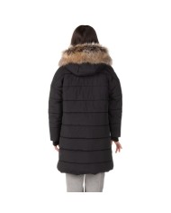 Bernumode | LENNE: Зимнее пальто LILIAN 250 г 101,09 € 
Высокотехнологичная ткань Active + имеет водонепроницаемую мембрану, которая препятствует проникновению воды сквозь изделие. В то же время ткань обладает способностью испарять пот.
Водостойкость: 10000 ммВоздухопроводимость: 10000 г/ м²/24 ч
Водо- и грязеотталкивающая способность: обработка DWR (Durable Water Repellent)
Удлинённое и широкое зимнее пальто — идеально для холодной погоды!
Пальто для девочек выполнено из мягкого, водонепроницаемого материала и имеет расширенный фасон. Спереди находятся два глубоких кармана для ключей и мобильного телефона. Длинная молния спереди удобна в использовании — её можно расстегнуть с обеих сторон. На манжетах — мягкий и тёплый флис, который защищает от холода.
Высокотехнологичная ткань Active+ обеспечивает максимальную защиту даже при самой переменчивой погоде — мембрана водонепроницаема, но при этом "дышащая", позволяя влаге испаряться с поверхности тела. Водонепроницаемость — 10 000 мм, воздухопроницаемость — 10 000 г/м²/24 ч, защита от ветра и водоотталкивающее покрытие DWR сохраняют тепло и сухость в любых условиях.
ОСОБО ТЁПЛОЕ — идеально для экстремального холода, до –30 °C. Сохраняет тепло, а дышащие материалы предотвращают перегрев. Утеплитель изготовлен из переработанных материалов.


Мягкая меховая подкладка


Петля для крепления светоотражателя


