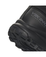 Bernumode | Viking: Stride Mid Fleece BOA WP M Black — долговечная, утепленная и водонепроницаемая обувь 77,69 € Прочные, утеплённые и водонепроницаемые ботинки средней высоты
Будь уверен в каждом шаге — как на тропе, так и за её пределами — с этими универсальными водонепроницаемыми гибридными ботинками. Стильный и поддерживающий верх из сетчатого материала с усиленными вставками в области носка и пятки обеспечивает надёжность и комфорт. Система BOA® гарантирует точную и быструю фиксацию обуви на ноге.
Фирменная мембрана Watershield от Viking, не содержащая ПФАС, защищает ноги от влаги и сохраняет комфорт даже в сырую погоду. Специально разработанная подошва с rocker-эффектом обеспечивает плавный перекат с пятки на носок и снижает сопротивление при ходьбе.
Для максимального сцепления и гибкости резиновая подошва оснащена зонами с усиленным протектором и гибкими каналами для естественного движения стопы.

Размерная таблица

 


Размер
Длина стельки, см


44
28.3


45
29.0




























