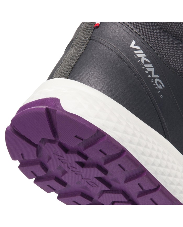 Bernumode | VIKING: Equip Mid WP 1V - Durable mid-cut junior shoes €56.12 Durable mid-cut junior shoe. Equip your kid's feet with shoes built tough enough for whatever the day may bring. A reinforced upper is fitted with a durable support frame, which combined with a higher than usual mid-cut shaft provides excellent support and stability. Speed laces then enable a snug fit and make for quick entries and exits at the door. Below, a lightweight EVA midsole cushions each step, and a full rubber outsole provides excellent grip on most surfaces. Wet conditions? Viking's Watershield membrane has this covered.
Size table

 


Size
Insole cm


36
24


37
24,7


38
25,3


39
26


40
26,7


41
27,3


42
28


43
28,7


42
28


43
28,7





