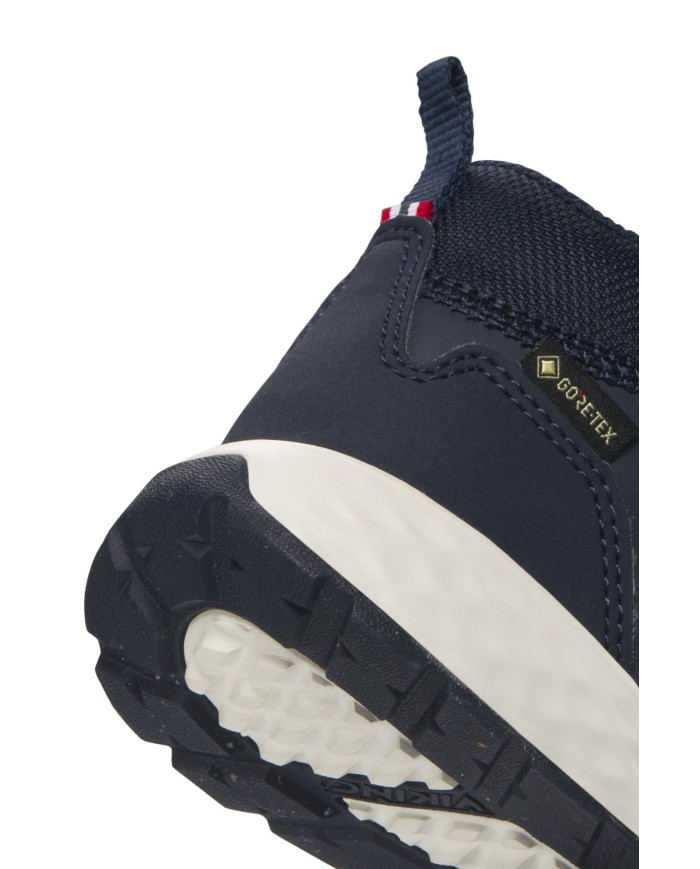 Bernumode | VIKING: Starpsezona kurpes Veme Mid GTX R-Vieglas ūdensizturīgas bērnu kurpes 64,05 € Viking vislabāk pārdotais produkts iegūst vieglāku un ilgtspējīgāku jauninājumu ar Veme Reflex Mid GTX. Tās pašas viedās funkcijas ir izmantotas, lai aizsargātu mazos pētniekus, piemēram, ūdensnecaurlaidīga GORE-TEX membrāna un labi redzama atstarojoša siksna. Satveramai gumijas zolei ir arī izturīgi purngalu un papēžu pastiprinājumi, kā arī sprauga bikšu siksnām. Tā kā 60% materiālu satur pārstrādātu saturu, tas tagad ir nopelnījis vietu mūsu Ilgtspējīgas izvēles kolekcijā. Tam pievieno noņemamu iekšzoli un to, ka to var mazgāt 30 grādos, Veme Reflex Mid GTX vienā apavos apvieno ērtības, izturību un ilgtspējību.
Izmēru tabula




izmērs
Iekšzole, cm


22
14,2


23
14,9


24
15,5


25
16,2


26
16,9


27
17,5


28
18,2


29
18,8


30
19,5


31
20,1


32
20,8


33
21,4


34
22,1


35
22,7


