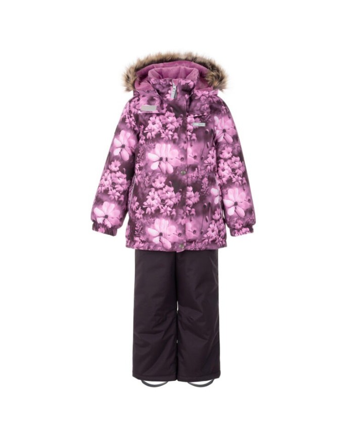 Bernumode | Lenne: Ziemas komplekts RIMONA  330 g +  150 g 101,75 € Ūdens izturība: 5 000/10 000 mmGaisa caurlaidība:  5 000/10 000 g/m2/24h
Meiteņu ziemas komplekts. 
Komplekts visiem laikapstākļiem ar atstarojošu rakstu augšpusē ir piemērots valkāšanai ziemas periodā 
Lenne meiteņu ziemas komplekts ir ūdens, vēja un lietus necaurlaidīgs. Bikses ar regulējamām lencēm uztur jūsu bērna muguru siltu pat aktīvas rotaļas laikā. Produkta dizainā ir atstarojošas detaļas, kas padara jūsu bērnu redzamu pat vistumšākajā ziemā. Drošu kapuci uz pogām atpogā no izstrādājuma, ja tas iestrēgst. 
ĪPAŠI SILTA ⁑⁑ izolācija ir vislabākā izvēle salam. Elpojošs audums pasargā jūsu bērnu no svīšanas.  Piedāvā valkātājiem komfortu un kustību brīvību -1..-30°C. 
Manšete ar mīkstu kažokādas oderi. Šī unikālā āra apģērba detaļa aizsargā jūsu bērnu maigo ādu no berzes pret stipru un izturīgu audumu. Izvēloties āra apģērbu, dodiet priekšroku šim neaizvietojamajam risinājumam. 
Cilpa atstarotāja piestiprināšanai.
 Bernumode | Lenne: Ziemas komplekts RIMONA  330 g +  150 g 101,75 € Ūdens izturība: 5 000/10 000 mmGaisa caurlaidība:  5 000/10 000 g/m2/24h
Meiteņu ziemas komplekts. 
Komplekts visiem laikapstākļiem ar atstarojošu rakstu augšpusē ir piemērots valkāšanai ziemas periodā 
Lenne meiteņu ziemas komplekts ir ūdens, vēja un lietus necaurlaidīgs. Bikses ar regulējamām lencēm uztur jūsu bērna muguru siltu pat aktīvas rotaļas laikā. Produkta dizainā ir atstarojošas detaļas, kas padara jūsu bērnu redzamu pat vistumšākajā ziemā. Drošu kapuci uz pogām atpogā no izstrādājuma, ja tas iestrēgst. 
ĪPAŠI SILTA ⁑⁑ izolācija ir vislabākā izvēle salam. Elpojošs audums pasargā jūsu bērnu no svīšanas.  Piedāvā valkātājiem komfortu un kustību brīvību -1..-30°C. 
Manšete ar mīkstu kažokādas oderi. Šī unikālā āra apģērba detaļa aizsargā jūsu bērnu maigo ādu no berzes pret stipru un izturīgu audumu. Izvēloties āra apģērbu, dodiet priekšroku šim neaizvietojamajam risinājumam. 
Cilpa atstarotāja piestiprināšanai.