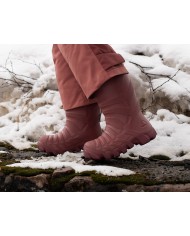 Bernumode | Viking: Ultra Warm - Bērnu termo zābaki ziemai 37,11 € Sīkāk: •Vilnas maisījuma odere; •Paredzēts Skandināvijas ziemām; •Viegli uzvilkt un novilkt; •Papildu pastiprinājums apavu purngalam; •Viegli uzvilkt un novilkt; •Izņemama zolīte.
Modernā klasika Ultra Warm ir ātri uzvelkama un novelkama, viegli tīrāma, par 40% vieglāka nekā salīdzināmi PVC vai gumijas zābaki, un nodrošina 2,5 reizes lielāku izolāciju nekā parastie PU zābaki. Apvienojumā ar augstas vilnas maisījuma oderi, Ultra Warm saglabā kājas siltas līdz -20°C. Nordic Viking pēdējais atstāj papildu vietu jūsu kāju pirkstiem un nodrošina komfortu visas dienas garumā. Bieza poliuretāna zole ar izturīgiem izciļņiem nodrošina labu saķeri un uzticamu stabilitāti uz sniega un ledus.
Izmēru tabula

 


Size
Size mm


23
15.6


24
16.3


25
17


26
17.6


27
18.3


28
19


29
19.7


30
20.4


31
21


32
21.7


33
22.3


34
22.9


35
23.6


36
24.2


