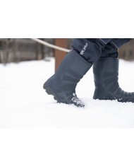 Bernumode | Viking: Ultra Warm - Bērnu termo zābaki ziemai 37,11 € Sīkāk: •Vilnas maisījuma odere; •Paredzēts Skandināvijas ziemām; •Viegli uzvilkt un novilkt; •Papildu pastiprinājums apavu purngalam; •Viegli uzvilkt un novilkt; •Izņemama zolīte.
Modernā klasika Ultra Warm ir ātri uzvelkama un novelkama, viegli tīrāma, par 40% vieglāka nekā salīdzināmi PVC vai gumijas zābaki, un nodrošina 2,5 reizes lielāku izolāciju nekā parastie PU zābaki. Apvienojumā ar augstas vilnas maisījuma oderi, Ultra Warm saglabā kājas siltas līdz -20°C. Nordic Viking pēdējais atstāj papildu vietu jūsu kāju pirkstiem un nodrošina komfortu visas dienas garumā. Bieza poliuretāna zole ar izturīgiem izciļņiem nodrošina labu saķeri un uzticamu stabilitāti uz sniega un ledus.
Izmēru tabula

 


Size
Size mm


23
15.6


24
16.3


25
17


26
17.6


27
18.3


28
19


29
19.7


30
20.4


31
21


32
21.7


33
22.3


34
22.9


35
23.6


36
24.2


