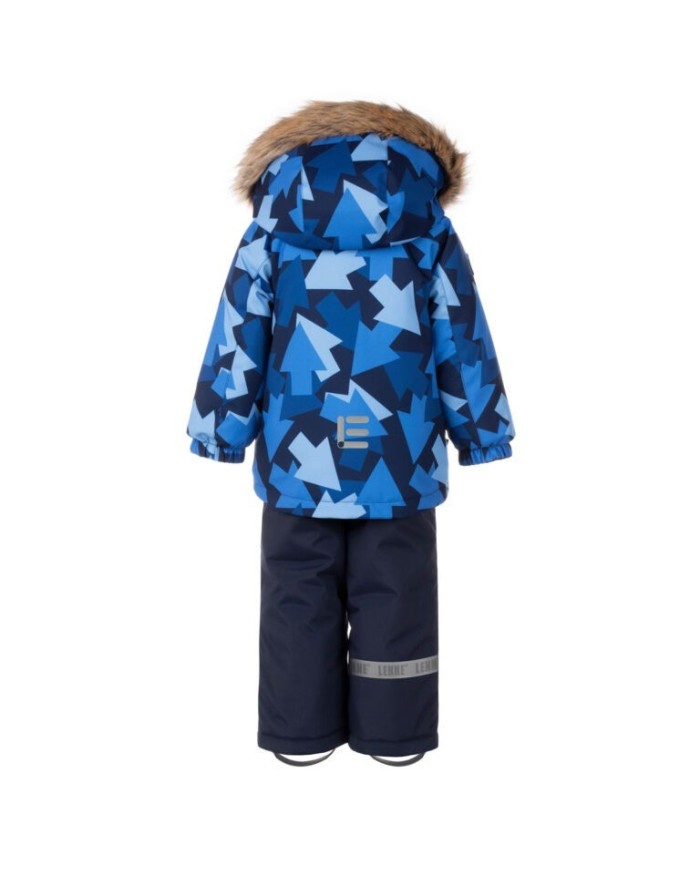Bernumode | LENNE: Зимний комплект LEAF 330 г +  150 г 83,90 € Водонепроницаемый и тёплый зимний комплект с верхом из светоотражающей ткани
Тёплая зимняя куртка с уникальным принтом в сочетании с утеплёнными классическими зимними брюками на лямках — это стильный и практичный наряд для зимних прогулок и игр на улице. Куртка с капюшоном имеет два боковых кармана, в которые поместятся платочки и все особенные камешки, найденные ребёнком. Регулируемые лямки обеспечивают идеальную посадку и удобство для растущего малыша. Высокая талия брюк сохраняет тепло даже во время самой активной игры. Брюки с эластичными манжетами и съёмными штрипками надёжно держатся на обуви. В дизайне использованы светоотражающие элементы, делающие ребёнка заметным в темноте. Капюшон на кнопках безопасен — он легко отстёгивается, если за что-то зацепится.
Высокотехнологичная ткань Active+ обеспечивает максимальную защиту даже при самой переменчивой погоде: её мембрана водонепроницаема и при этом «дышит», позволяя влаге выходить наружу. При водонепроницаемости 10 000 мм, паропроницаемости 10 000 г/м²/24 ч, ветрозащите и водоотталкивающем покрытии DWR комплект сохраняет тепло и сухость в любых условиях.
ОСОБО ТЁПЛЫЙ — идеально подходит для экстремального холода, до –30 °C. Сохраняет тепло, а дышащие материалы предотвращают перегрев. Утеплитель изготовлен из переработанных материалов.
Мягкий мех в воротнике, капюшоне и на концах рукавов защищает нежную кожу от трения, обеспечивая дополнительный комфорт.
 

