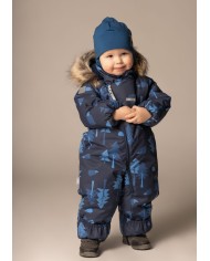 Bernumode | LENNE: Зимний комбинезон DERRY 250 г 69,36 € Утеплитель EXTRA WARM ⁑⁑ — лучший выбор для морозной погоды. Дышащая ткань не дает ребенку потеть. Теплоудерживающая способность намного выше, чем у обычного утеплителя. Обеспечивает комфорт и свободу движений при температуре от -1 до -30 °C.Отвороты манжет, чтобы держать руки и ноги вашего ребенка в тепле. Совет: купите больший размер и отверните манжеты. По мере роста ребенка маленькие ручки и ножки вылезут наружу, и вам понадобится всего лишь пара варежек и пинеток.Мягкая и нежная подкладка из натурального материала, который успокаивает и сохраняет тепло вашего ребенка. Ткани Standard 100 от Oeko-Tex сертифицированы как не содержащие вредных химических веществ, не вызывают раздражения кожи и гарантируют безопасность ткани.Светоотражающая ткань, принт на ткани отражается в темноте и делает ребенка более заметным
Очень теплый зимний комбинезон с веселым принтом идеально подойдет для наслаждения зимними развлечениями!
Теплый зимний комбинезон с очаровательным принтом великолепен и удобен. Зимние узоры идеально подходят для создания снежных ангелов и наслаждения всеми видами зимних развлечений. Отрегулируйте комбинезон по мере роста ребенка, сложив манжеты на руках и ногах или расстегнув их и добавив варежки с пинетками. Эластичные шлевки надежно удерживают штанины на пинетках. Светоотражающие детали делают ребенка заметным в темноте.

