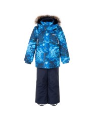 Bernumode | LENNE: Зимний комплект CITY 330 г +  150 г 101,75 € В изготовлении одежды Active учитываются преобладающие в Эстонии и Северных странах погодные условия, предъявляющие к изделиям особо высокие требования. Используются специально изготовленные высокотехнологичные ткани, предохраняющие ребенка от переохлаждения, практичные в эксплуатации и легкие в уходе. Основными целями развития продукции Lenne являются безопасность, удобство, простота в уходе, практичность.Ткань-Active – водонепроницаемая дышащая ткань. Изделия из серии Active: легки по весу, ветрозащитные и теплые, дышащие, водоотталкивающие, прочные и легки в уходе.Водостойкость: 5 000/10 000 ммВоздухопроводимость: 5 000/10 000 g/m2/24h
Всепогодный комплект со светоотражающим принтом в верхней части подходит для ношения в зимний период.
Зимний комплект Lenne для мальчиков защищен от воды, ветра и дождя. Брюки с регулируемыми подтяжками согревают спину вашего ребенка даже во время активной игры. В дизайне изделия присутствуют светоотражающие детали, которые сделают вашего ребенка заметным даже в самую темную зиму. Надежный капюшон на кнопках отстегивается от изделия, если оно застревает.
Высокотехнологичная ткань Active+ имеет водонепроницаемую мембрану, которая предотвращает проникновение воды через изделие. При этом он обладает способностью испарять пот. ◆Водонепроницаемость: водяной столб 5 000/10 000 мм ◆Воздухопроницаемость: паропроницаемость 5 000/10 000 г/м²/24ч ◆Ветрозащита: воздухопроницаемость 0 л/м²с ◆Водо- и грязеотталкивание: покрытие DWR (Durable Water Repellent)
Утеплитель EXTRA WARM ⁑⁑ – лучший выбор для морозной погоды. Дышащая ткань не дает вашему ребенку потеть. Теплоудерживающая способность намного выше, чем у обычной ваты. Обеспечивает комфорт и свободу движений при температуре от -1 до -30°C. 
Манжет с подкладкой из мягкого меха. Эта уникальная деталь для верхней одежды защитит нежную кожу вашего малыша от трения о прочную и износостойкую ткань. Отдайте предпочтение этому незаменимому решению при выборе верхней одежды.
Петля для крепления отражателя.
