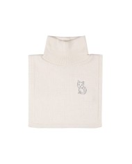 Bernumode | Lenne: Merino Wool Blend Neck Warmer  FRIA €13.14 
The front of the neck warmer is adorned with a sparkling rhinestone cat.

A great accessory for kids who love playing outdoors! This neck warmer stays securely around the neck, keeping the chest and upper back warm. For preschoolers, always opt for a neck warmer instead of a traditional scarf to ensure safety and that their neck stays covered, even with the most active children.
One size fits children with a head circumference of 48-50 cm.

50% merino wool – soft and natural material that regulates body temperature and retains warmth even when damp. The merino blend fabric is durable, breathable, and comfortably warm – an ideal choice for everyday wear in cooler weather.


