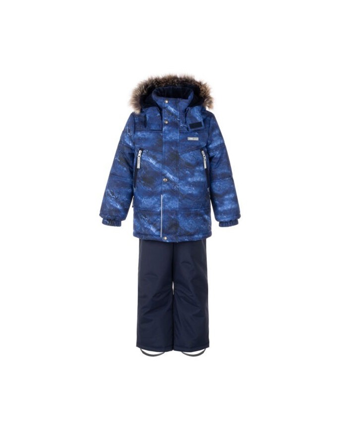 Bernumode | Lenne: Ziemas komplekts CITY  330 g +  150 g 101,75 € Komplekts visiem laikapstākļiem ar atstarojošu rakstu augšpusir piemērots valkāšanai ziemas periodā 
Lenne ziemas komplekts ir ūdens, vēja un lietus necaurlaidīgs. Bikses ar regulējamām lencēm uztur jūsu bērna muguru siltu pat aktīvas rotaļas laikā. Produkta dizainā ir atstarojošas detaļas, kas padara jūsu bērnu redzamu pat vistumšākajā ziemā. Drošu kapuci uz pogām atpogā no izstrādājuma, ja tas iestrēgs 
 
ĪPAŠI SILTA ⁑⁑ izolācija ir vislabākā izvēle salam. Piedāvā valkātājiem komfortu un kustību brīvību -1..-30°C. 
Manšete ar mīkstu kažokādas oderi. Šī unikālā āra apģērba detaļa aizsargā jūsu bērnu maigo ādu no berzes pret stipru un izturīgu audumu. Izvēloties āra apģērbu, dodiet priekšroku šim neaizvietojamajam risinājumam. 
Cilpa atstarotāja piestiprināšanai.
