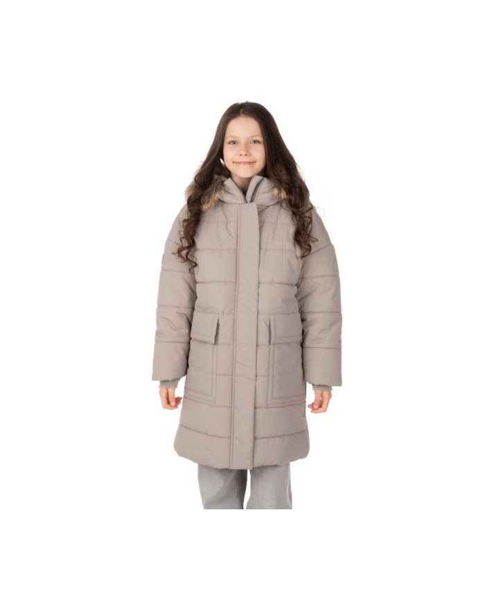 Bernumode | Lenne: Ziemas mētelis LILIAN 250 g 101,09 € Plats un pagarināts ziemas mētelis — ideāli piemērots aukstam laikam!
Meiteņu mētelis ir izgatavots no mīksta, laikapstākļiem izturīga materiāla, un tam ir paplašināts dizains. Mēteļa priekšpusē ir divas dziļas kabatas atslēgām un mobilajam telefonam. Garais rāvējslēdzējs priekšā ir ērts, jo to var atvērt no abām pusēm. Piedurkņu galos ir silts un mīksts flīss, kas pasargā no aukstuma.
Augsto tehnoloģiju Active+ audums nodrošina maksimālu aizsardzību pat vismainīgākajos laikapstākļos — membrāna ir ūdensnecaurlaidīga, bet elpojoša, ļaujot mitrumam iztvaikot no ķermeņa. Ūdensizturība — 10 000 mm, elpojamība — 10 000 g/m²/24 h, aizsardzība pret vēju un DWR ūdeni atgrūdošs pārklājums palīdz saglabāt siltumu un sausumu jebkuros apstākļos.
ĪPAŠI SILTS — ideāli piemērots ļoti aukstam laikam, līdz –30 °C. Uztur siltumu, bet elpojošie materiāli novērš pārkaršanu. Pildījums izgatavots no pārstrādātiem materiāliem.


Mīksta kažokāda oderējums


Cilpa atstarotāja piestiprināšanai


