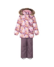 Bernumode | LENNE: Зимний комплект RIMONA 330 г +  150 г 87,87 € В изготовлении одежды Active учитываются преобладающие в Эстонии и Северных странах погодные условия, предъявляющие к изделиям особо высокие требования. Используются специально изготовленные высокотехнологичные ткани, предохраняющие ребенка от переохлаждения, практичные в эксплуатации и легкие в уходе. Основными целями развития продукции Lenne являются безопасность, удобство, простота в уходе, практичность.Ткань-Active – водонепроницаемая дышащая ткань. Изделия из серии Active: легки по весу, ветрозащитные и теплые, дышащие, водоотталкивающие, прочные и легки в уходе.Водостойкость: 5 000/10 000 ммВоздухопроводимость: 5 000/10 000 g/m2/24h
Зимний комплект для девочки.
Всепогодный комплект со светоотражающим принтом в верхней части подходит для ношения в зимний период.
Зимний комплект Lenne для девочек защищен от воды, ветра и дождя. Брюки с регулируемыми подтяжками согревают спину вашего ребенка даже во время активной игры. В дизайне изделия присутствуют светоотражающие детали, которые сделают вашего ребенка заметным даже в самую темную зиму. Надежный капюшон на кнопках отстегивается от изделия, если оно застревает.
Высокотехнологичная ткань Active+ имеет водонепроницаемую мембрану, которая предотвращает проникновение воды через изделие. При этом он обладает способностью испарять пот. ◆Водонепроницаемость: водяной столб 5 000/10 000 мм ◆Воздухопроницаемость: паропроницаемость 5 000/10 000 г/м²/24ч ◆Ветрозащита: воздухопроницаемость 0 л/м²с ◆Водо- и грязеотталкивание: покрытие DWR (Durable Water Repellent)
Утеплитель EXTRA WARM ⁑⁑ – лучший выбор для морозной погоды. Дышащая ткань не дает вашему ребенку потеть. Теплоудерживающая способность намного выше, чем у обычной ваты. Обеспечивает комфорт и свободу движений при температуре от -1 до -30°C. 
Манжет с подкладкой из мягкого меха. Эта уникальная деталь для верхней одежды защитит нежную кожу вашего малыша от трения о прочную и износостойкую ткань. Отдайте предпочтение этому незаменимому решению при выборе верхней одежды.
Петля для крепления отражателя.
