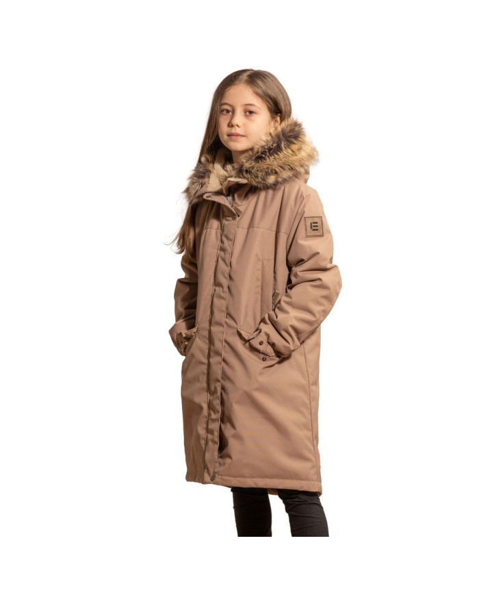 Bernumode | LENNE: Зимняя Куртка/Парка BETH 250 г 105,72 € 
Высокотехнологичная ткань Active + имеет водонепроницаемую мембрану, которая препятствует проникновению воды сквозь изделие. В то же время ткань обладает способностью испарять пот.
Водостойкость: 10000 ммВоздухопроводимость: 10000 г/ м²/24 ч
Водо- и грязеотталкивающая способность: обработка DWR (Durable Water Repellent)
Материал верха: 100% полиамид+PU, Ткань-Active plus. Ткань Cordura (сверхпрочная и износостойкая).
Материал подкладки: 100% полиэстер.
Утеплитель: Isosoft (250 гр).

Зимняя парка для девочек Le-CompanyТёплая и красивая зимняя парка, изготовленная из погодоустойчивой ткани ActivePlus.Простой дизайн однотонной зимней парки делает особенным стильный капюшон с меховой отделкой и складной удлинённый воротник. Парка выполнена из высоководонепроницаемой и дышащей ткани ActivePlus, которая обеспечивает максимальный комфорт при любых условиях. Водоотталкивающая поверхность ткани защищает от ветра, дождя и снега, не деформируется и хорошо выдерживает регулярные стирки, сохраняя свои первоначальные свойства. На передней части парки расположены две глубокие боковые карманы и два верхних диагональных кармана на молниях. Рукава регулируются с помощью кнопок.
Высокотехнологичная ткань Active+ обеспечивает максимальную защиту даже при самых переменчивых погодных условиях — её мембрана водонепроницаема, но при этом дышит, позволяя влаге выходить наружу. С водонепроницаемостью 10 000 мм, воздухопроницаемостью 10 000 г/м²/24 ч, ветрозащитными свойствами и водоотталкивающей поверхностью с DWR-покрытием она сохраняет тепло и сухость в любой ситуации. Водоотталкивающее покрытие не содержит PFC.ОСОБО ТЁПЛАЯ – идеально подходит для экстремального холода, до –30 °C. Сохраняет тепло, при этом дышащие материалы помогают предотвратить перегрев. Наполнитель изготовлен из переработанных материалов.Петля для крепления светоотражателя.
