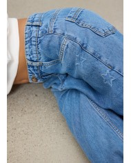 Bernumode | Mayoral: Wide jeans for girls €30.17 Flared-style trousers for girls, wide at the hem. Adjustable elastic waistband with buttons on the inside for a better fit. Comfortable and versatile denim fabric, ideal for everyday outfits. Functional front pockets. Functional back pockets.
