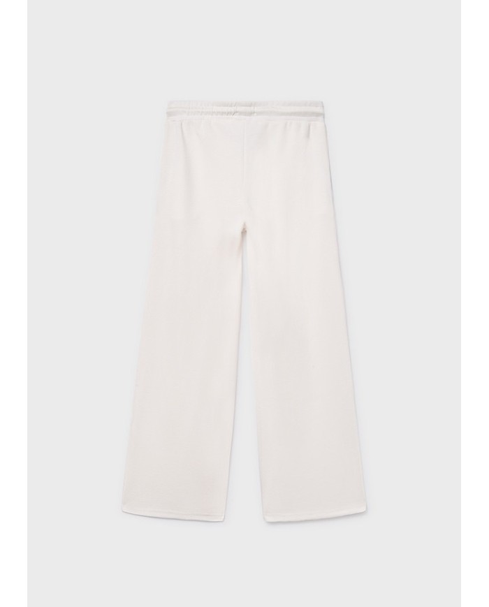 Bernumode | Mayoral: Спортивные брюки на девочку 23,55 € Брюки-клёш для девочки, широкие внизу. Регулируемая эластичная резинка с пуговицами внутри пояса для лучшей посадки. Удобная и универсальная джинсовая ткань для повседневных образов. Функциональные передние карманы. Функциональные задние карманы.