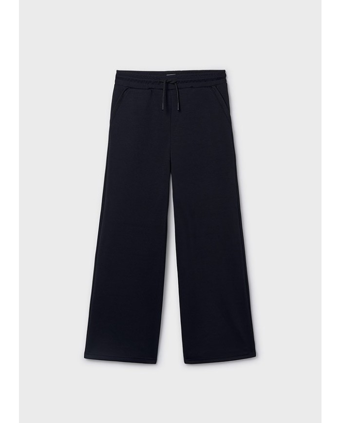 Bernumode | Mayoral: Спортивные брюки на девочку 23,55 € Брюки-клёш для девочки, широкие внизу. Регулируемая эластичная резинка с пуговицами внутри пояса для лучшей посадки. Удобная и универсальная джинсовая ткань для повседневных образов. Функциональные передние карманы. Функциональные задние карманы.