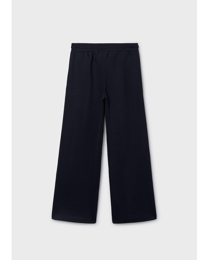 Bernumode | Mayoral: Long trousers for girl €23.55 Flared-style trousers for girls, wide at the hem. Adjustable elastic waistband with buttons on the inside for a better fit. Comfortable and versatile denim fabric, ideal for everyday outfits. Functional front pockets. Functional back pockets.
