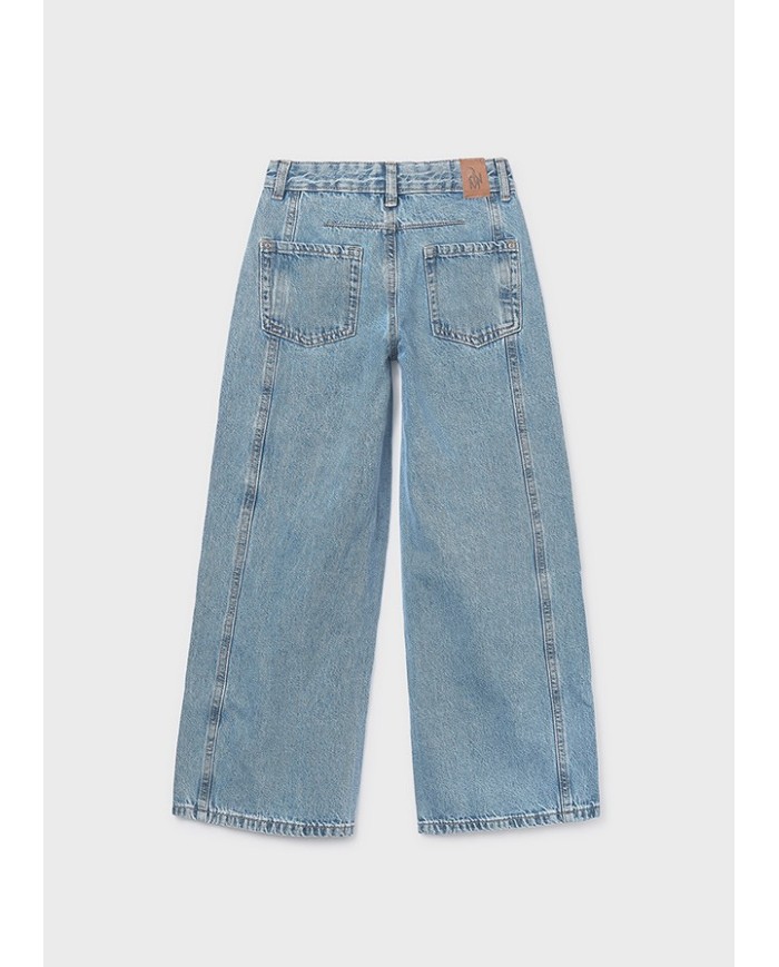 Bernumode | Mayoral: Wide jeans for girls €27.19 Flared-style trousers for girls, wide at the hem. Adjustable elastic waistband with buttons on the inside for a better fit. Comfortable and versatile denim fabric, ideal for everyday outfits. Functional front pockets. Functional back pockets.
