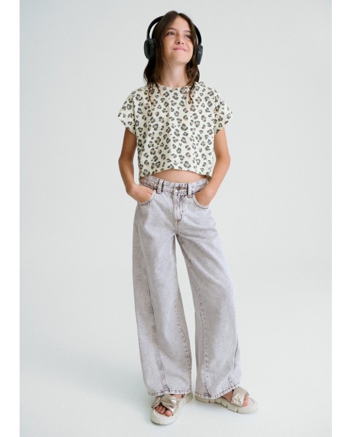 Bernumode | Mayoral: Wide jeans for girls €27.19 Flared-style trousers for girls, wide at the hem. Adjustable elastic waistband with buttons on the inside for a better fit. Comfortable and versatile denim fabric, ideal for everyday outfits. Functional front pockets. Functional back pockets.
